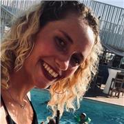 Profesora BELGA que da clases de FRANCÈS a todos en presencial !